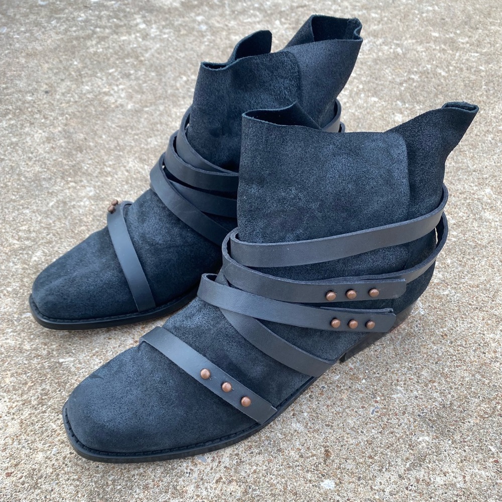 Joe’s Jeans Landon suede bootie 9.5